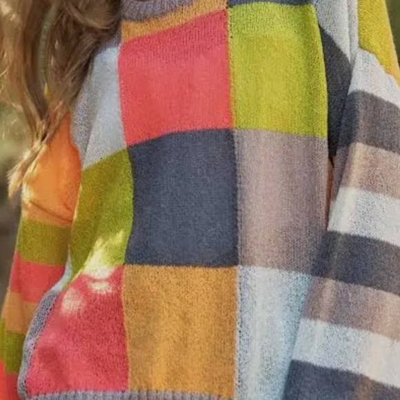 COLOR BLOCK CREWNECK SWEATER!
Material gorgeous! Like  new! Size L - Picture 2 of 8